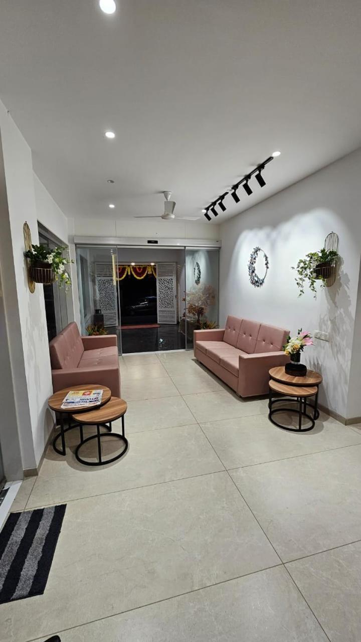 Hotel Veesons Executive Szolápur Kültér fotó