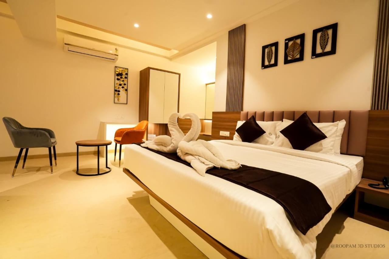 Hotel Veesons Executive Szolápur Kültér fotó
